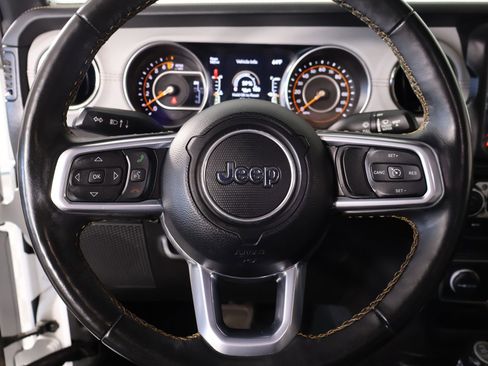 Used 2022 Jeep Gladiator Overland image 3