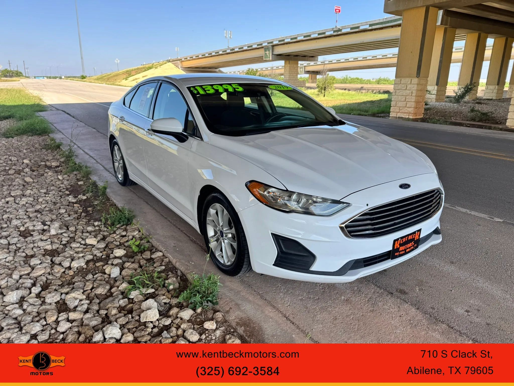 Used 2019 Ford Fusion SE FWD image 1