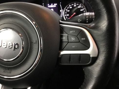 Used 2020 Jeep Renegade Latitude w/ Cold Weather Group AWD/4WD image 35