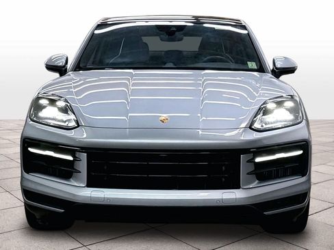 Used 2024 Porsche Cayenne S AWD/4WD image 3
