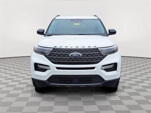 Used 2023 Ford Explorer XLT w/ Equipment Group 202A image 8