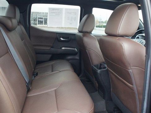 Used 2022 Toyota Tacoma Limited image 25