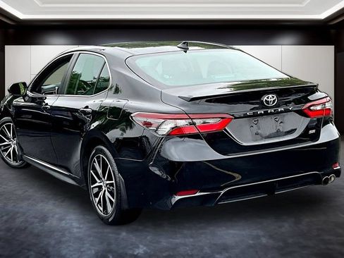 Used 2023 Toyota Camry SE FWD image 4