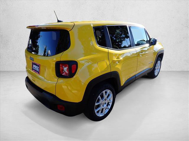 Used 2023 Jeep Renegade Latitude AWD/4WD image 4