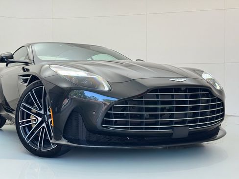 Used 2025 Aston Martin DB12 image 2