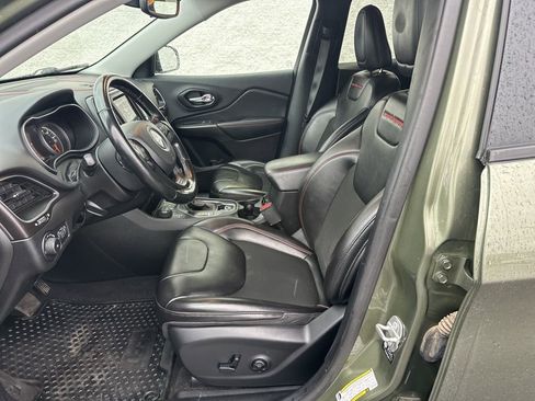 Used 2021 Jeep Cherokee Trailhawk image 11