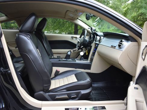 Used 2007 Ford Mustang GT Premium RWD image 8