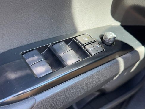 Used 2025 Toyota Camry Hybrid image 22