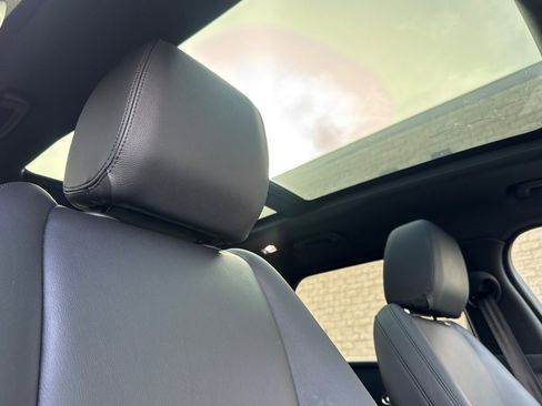 Certified 2025 Land Rover Range Rover Velar Dynamic SE image 18