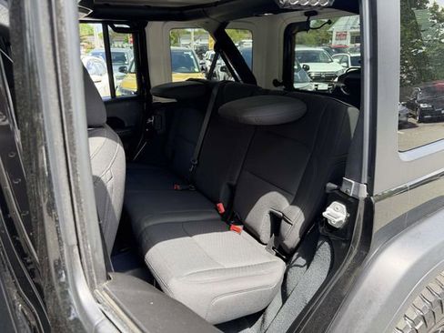 Used 2022 Jeep Wrangler Unlimited Sport AWD/4WD image 17