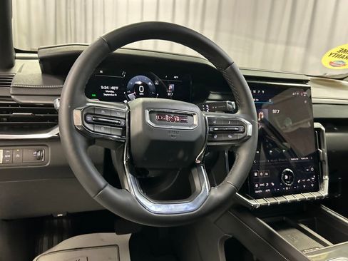 Used 2025 GMC Acadia Elevation image 15