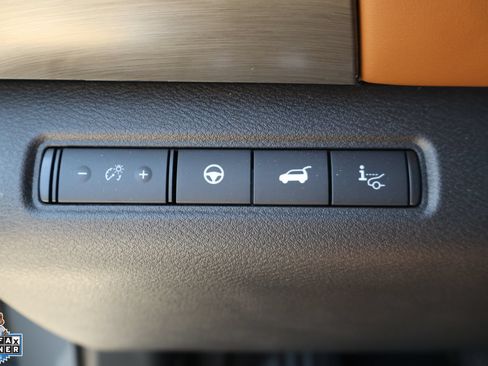 Used 2024 Nissan Pathfinder Platinum w/ Lighting Package (N92) AWD/4WD image 15