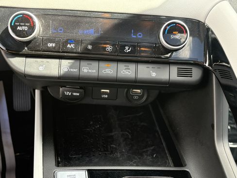Used 2021 Hyundai Elantra Limited FWD image 18