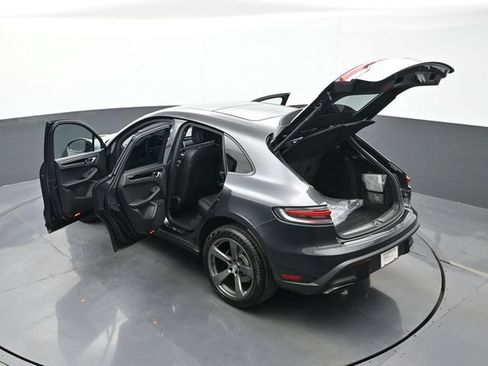 Certified 2025 Porsche Macan AWD/4WD image 28