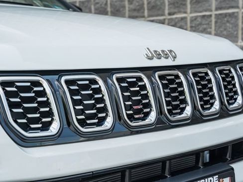 Used 2025 Jeep Compass Limited AWD/4WD image 15