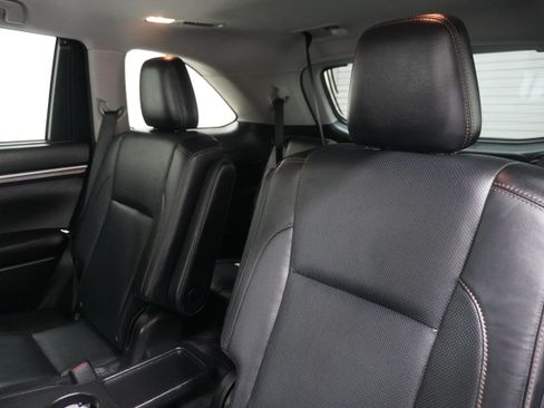 Used 2016 Toyota Highlander Limited FWD image 11