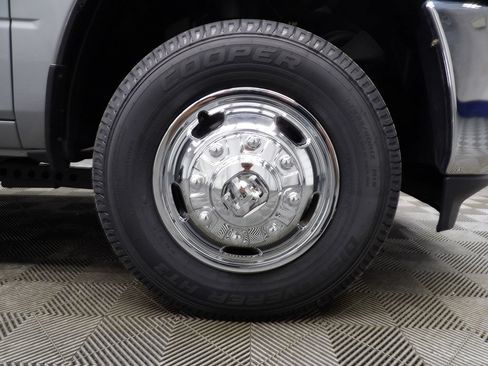 Used 2024 RAM 3500 Tradesman w/ Chrome Appearance Group AWD/4WD image 9