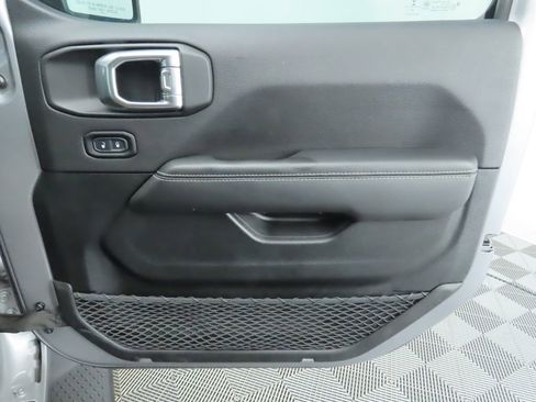 Used 2021 Jeep Wrangler Unlimited Sahara image 26