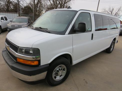 Used 2018 Chevrolet Express 3500 LT w/ LT Preferred Equipment Group image 1