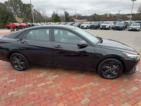 Used 2023 Hyundai Elantra SEL image 4