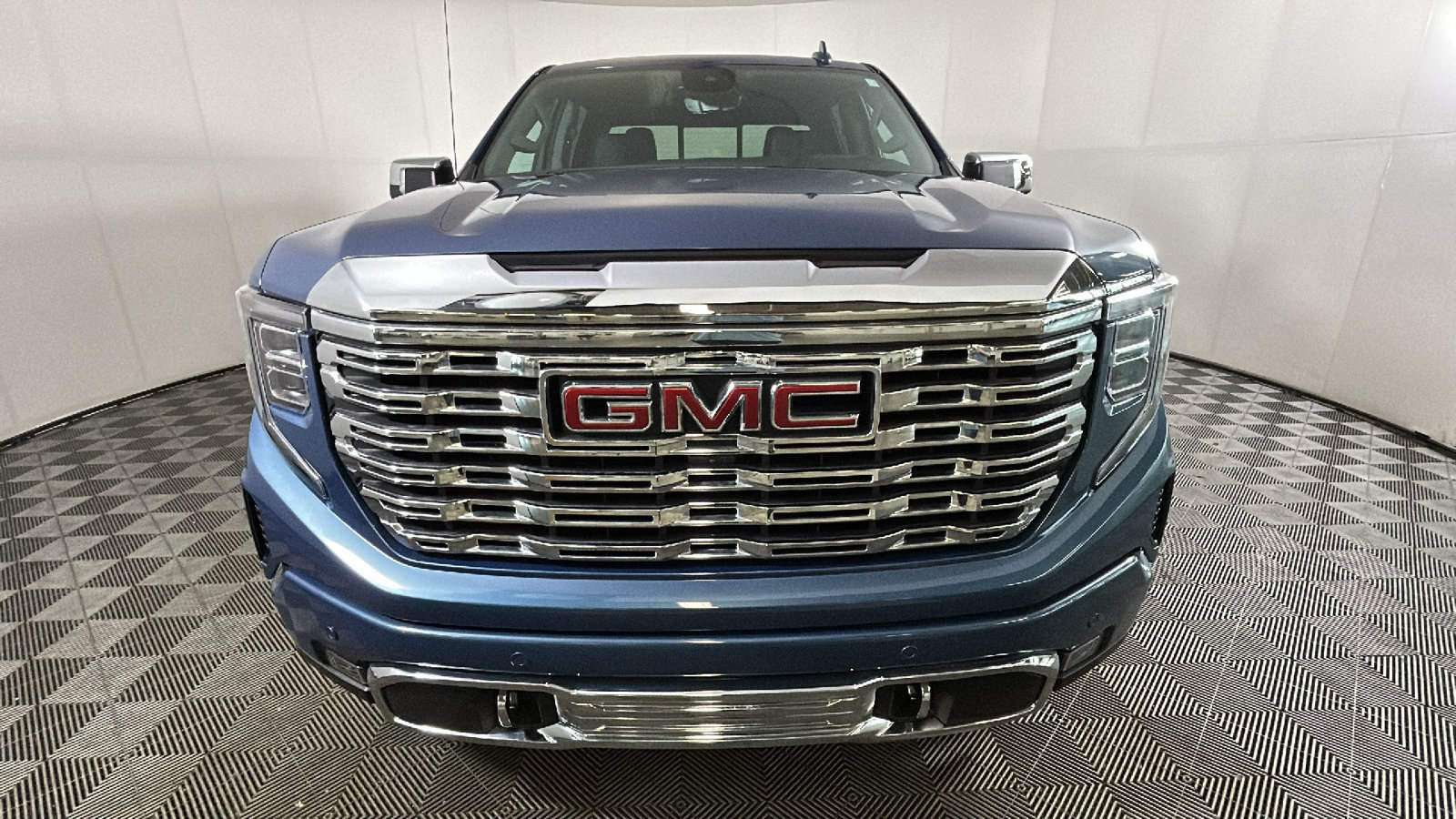 Used 2024 GMC Sierra 1500 Denali AWD/4WD image 9