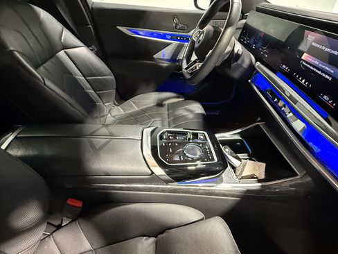 Used 2023 BMW i7 xDrive60 image 62
