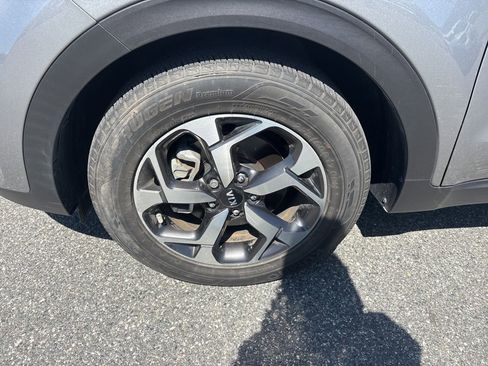 Used 2022 Kia Sportage LX image 11