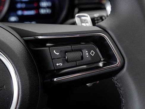 Certified 2025 Porsche Macan image 15