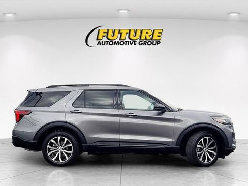 Certified 2025 Ford Explorer ST-Line AWD/4WD image 3