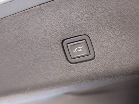Used 2023 Chevrolet Traverse LT AWD/4WD image 8