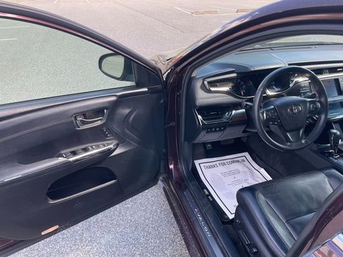 Used 2013 Toyota Avalon Limited w/ Technology Pkg FWD image 8