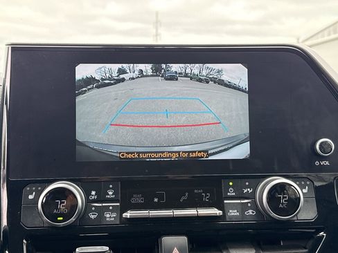 Used 2023 Toyota Highlander XLE image 34