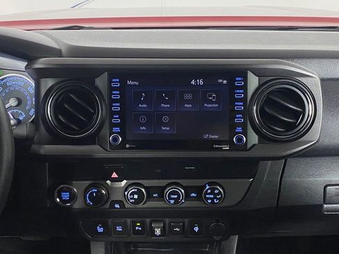 Certified 2020 Toyota Tacoma TRD Off-Road w/ Technology Package AWD/4WD image 14