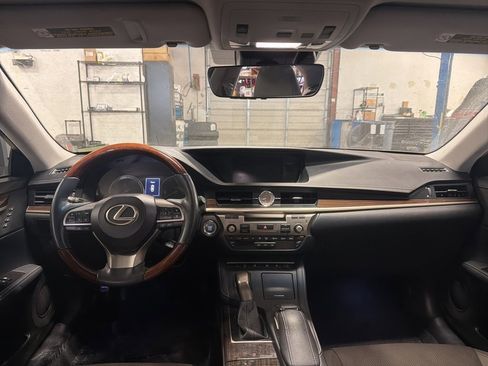 Used 2017 Lexus ES 350 image 4