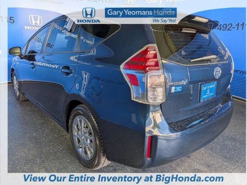 Used 2017 Toyota Prius V Two image 7
