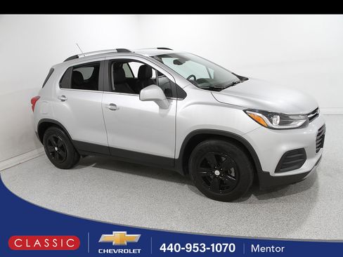 Used 2018 Chevrolet Trax LT w/ LT Convenience Package FWD image 1