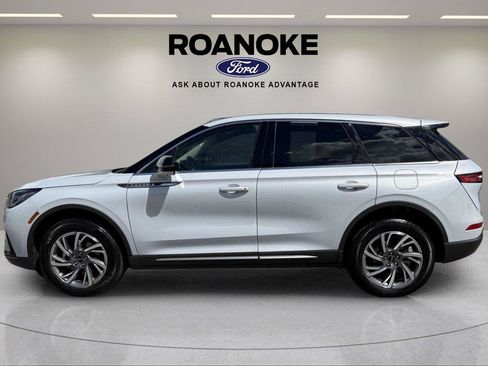 Used 2025 Lincoln Corsair AWD w/ Equipment Group 101A image 12