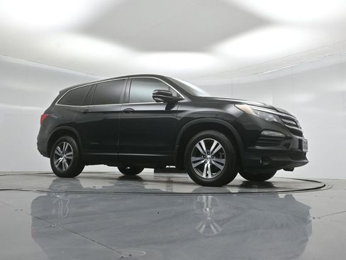 Used 2017 Honda Pilot EX image 3