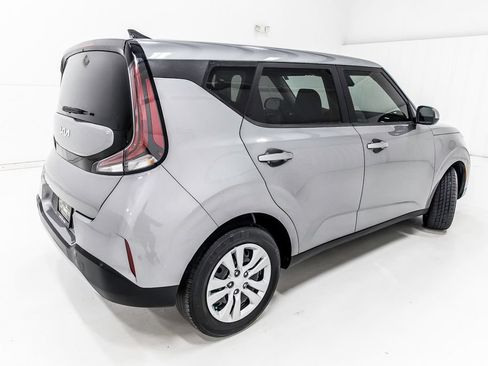 Used 2023 Kia Soul LX FWD image 7