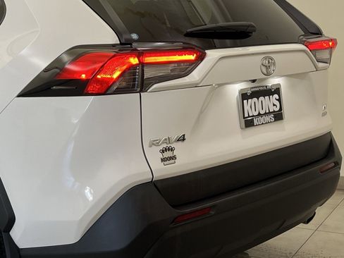 Used 2024 Toyota RAV4 LE AWD/4WD image 30