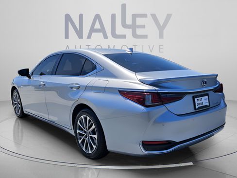 Certified 2022 Lexus ES 300h w/ Premium Package FWD image 3