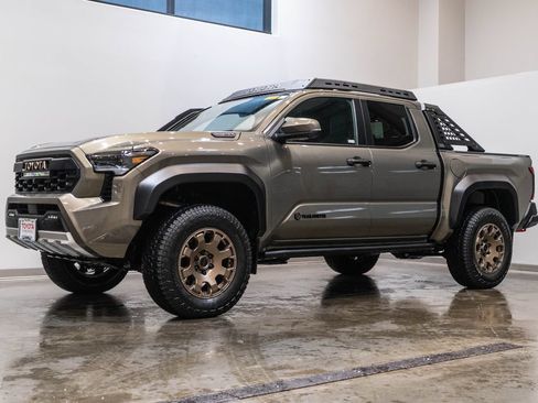 Used 2024 Toyota Tacoma 4x4 Double Cab Hybrid image 3