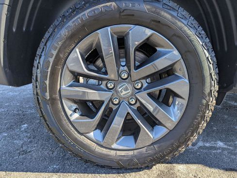 Used 2025 Honda Ridgeline Sport image 12