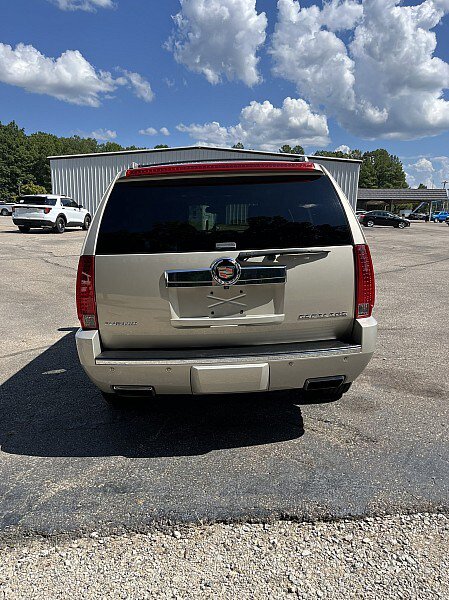 Used 2013 Cadillac Escalade Platinum RWD image 6