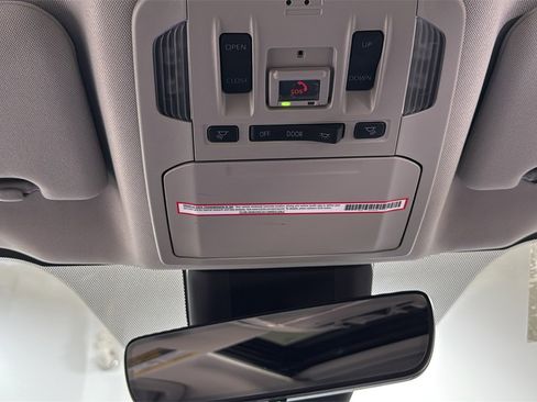 Used 2023 Toyota Highlander Limited image 11