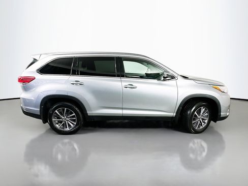 Used 2019 Toyota Highlander XLE image 8