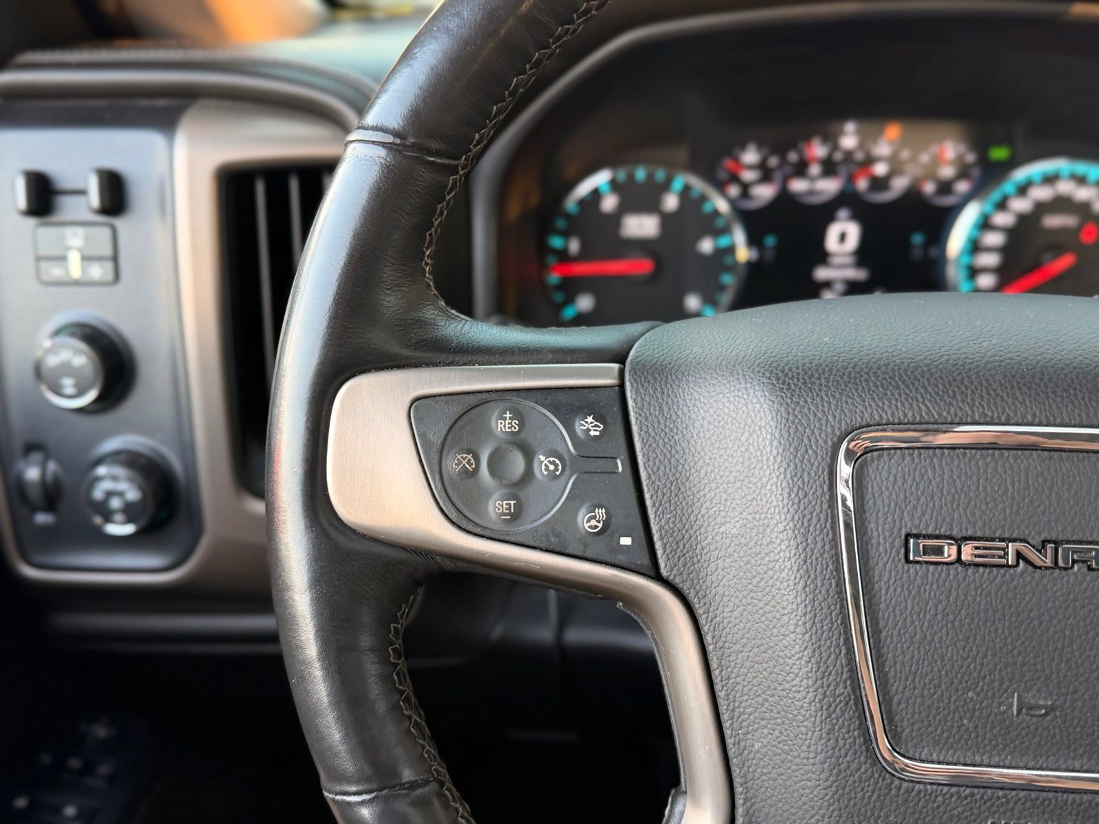 Used 2017 GMC Sierra 2500 Denali w/ Duramax Plus Package AWD/4WD image 41