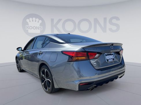 Used 2023 Nissan Altima 2.5 SR FWD image 14