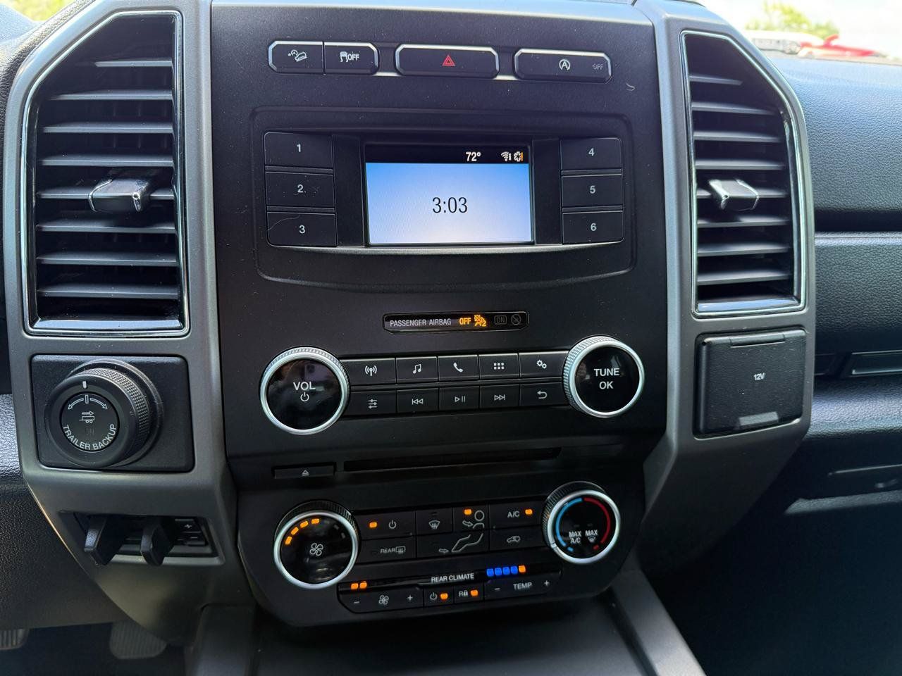 Used 2018 Ford Expedition XLT AWD/4WD image 25