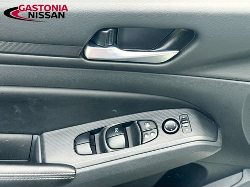Used 2025 Nissan Altima 2.5 SV FWD image 22